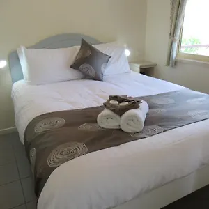 https://big4-cairns-crystal-cascades-holiday-park-redlynch.queenslandhotels.net